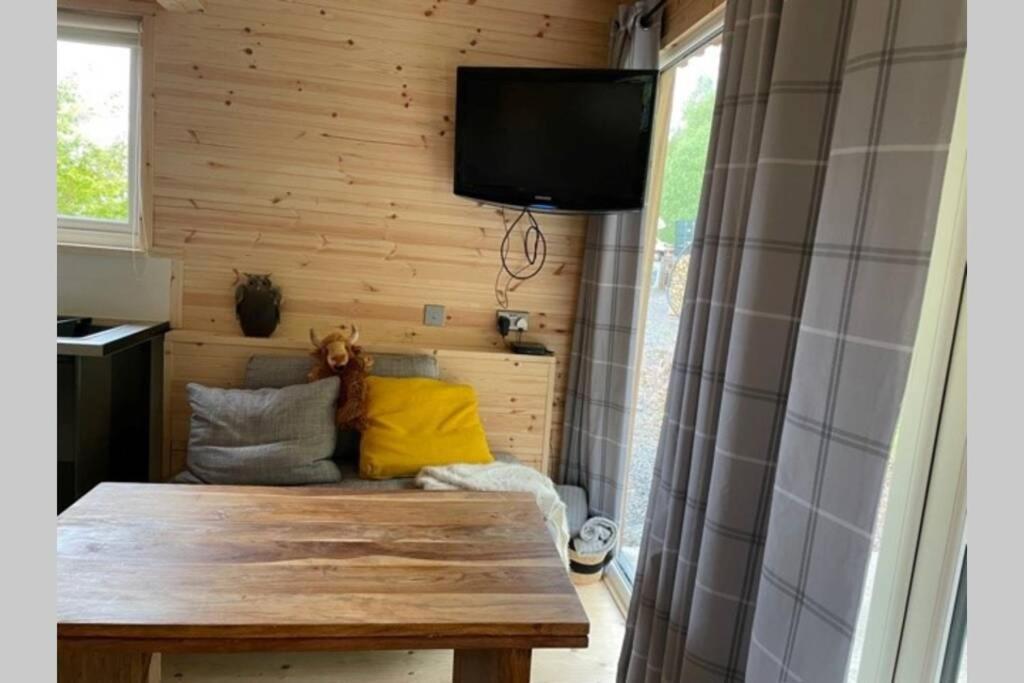 Coorie Doon Cabin! Great Scottish Welcome 奥古斯都堡 外观 照片