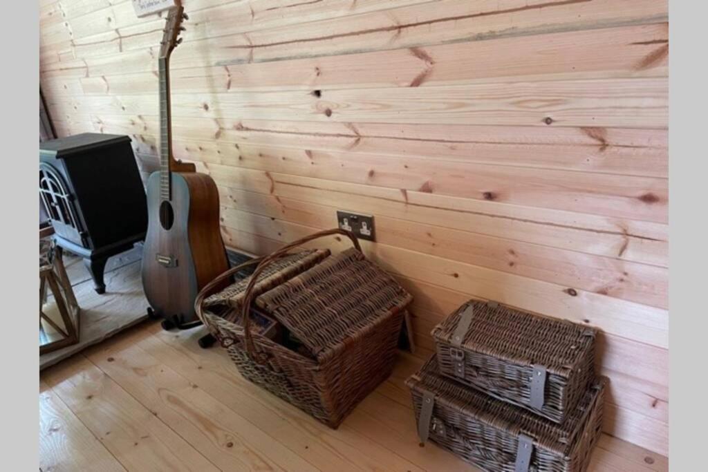 Coorie Doon Cabin! Great Scottish Welcome 奥古斯都堡 外观 照片