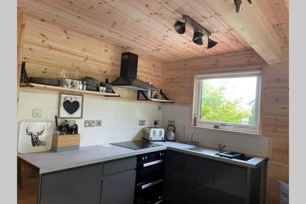 Coorie Doon Cabin! Great Scottish Welcome 奥古斯都堡 外观 照片