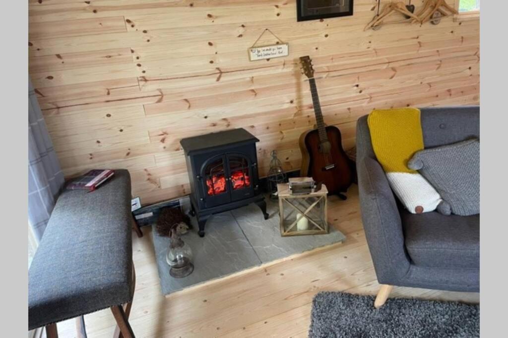 Coorie Doon Cabin! Great Scottish Welcome 奥古斯都堡 外观 照片
